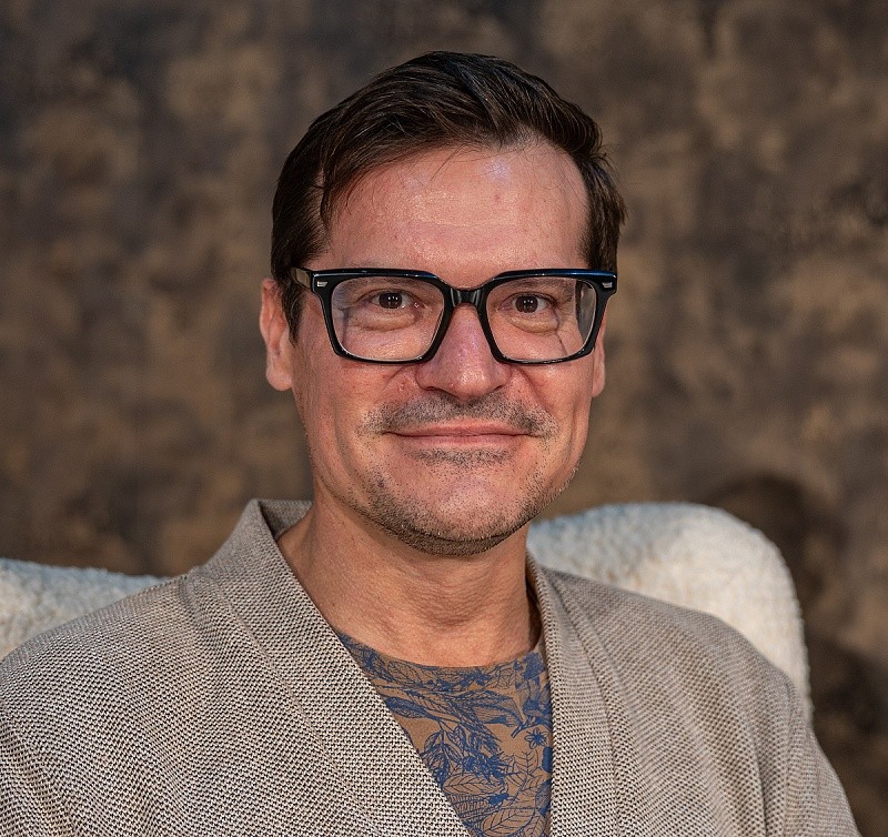 Jaroslav Slánský, režisér inscenace Hotel mezi dvěma světy